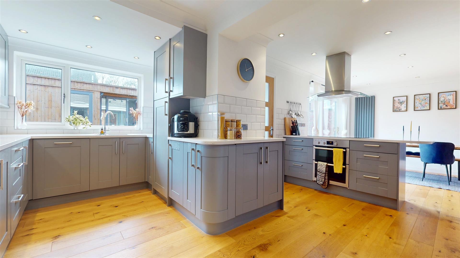 5 bed property in Gleneagles Close, Milton Keynes
